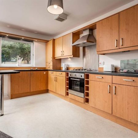 Walker Suite No 60 - Donnini Apartments Kilmarnock Extérieur photo