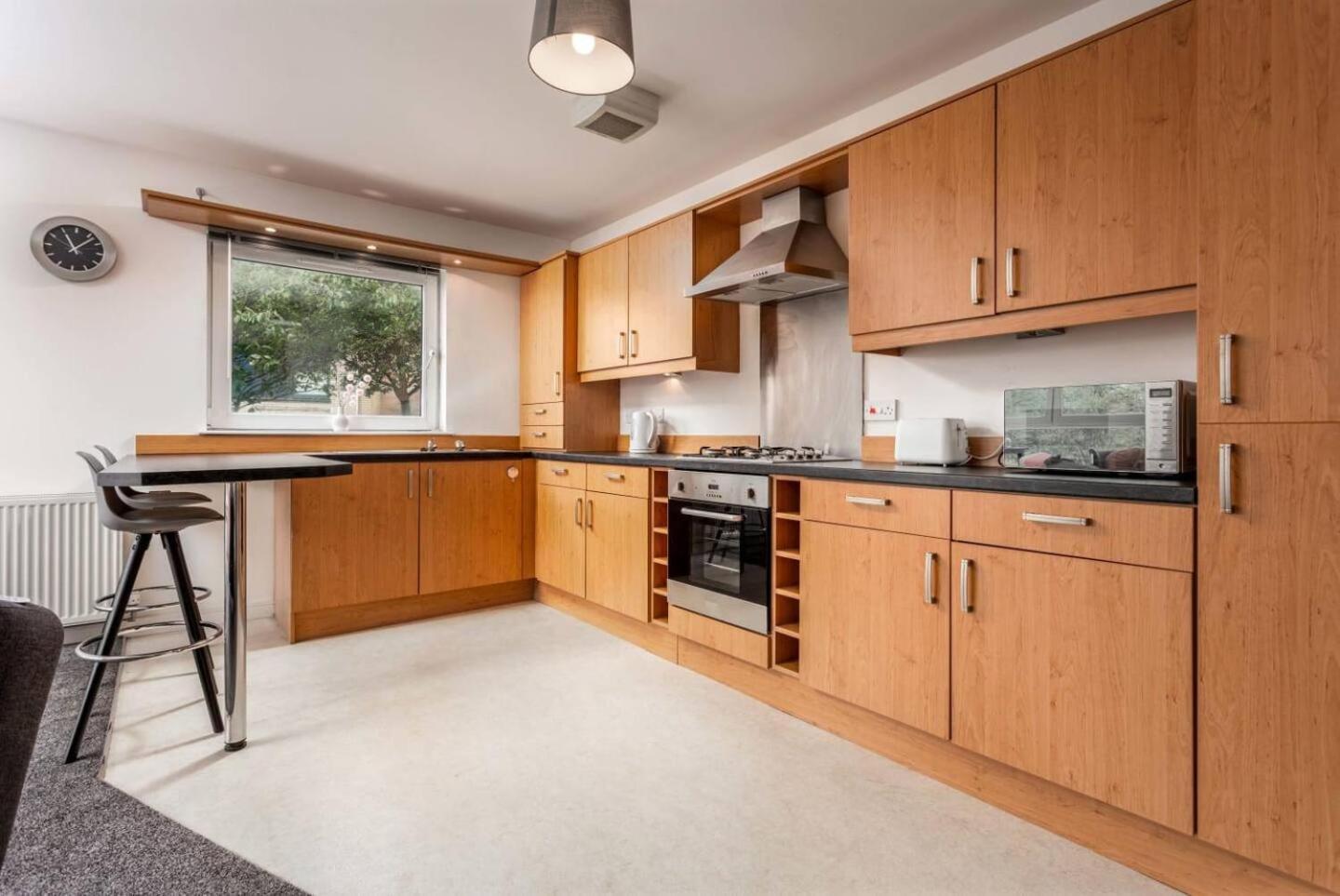 Walker Suite No 60 - Donnini Apartments Kilmarnock Extérieur photo