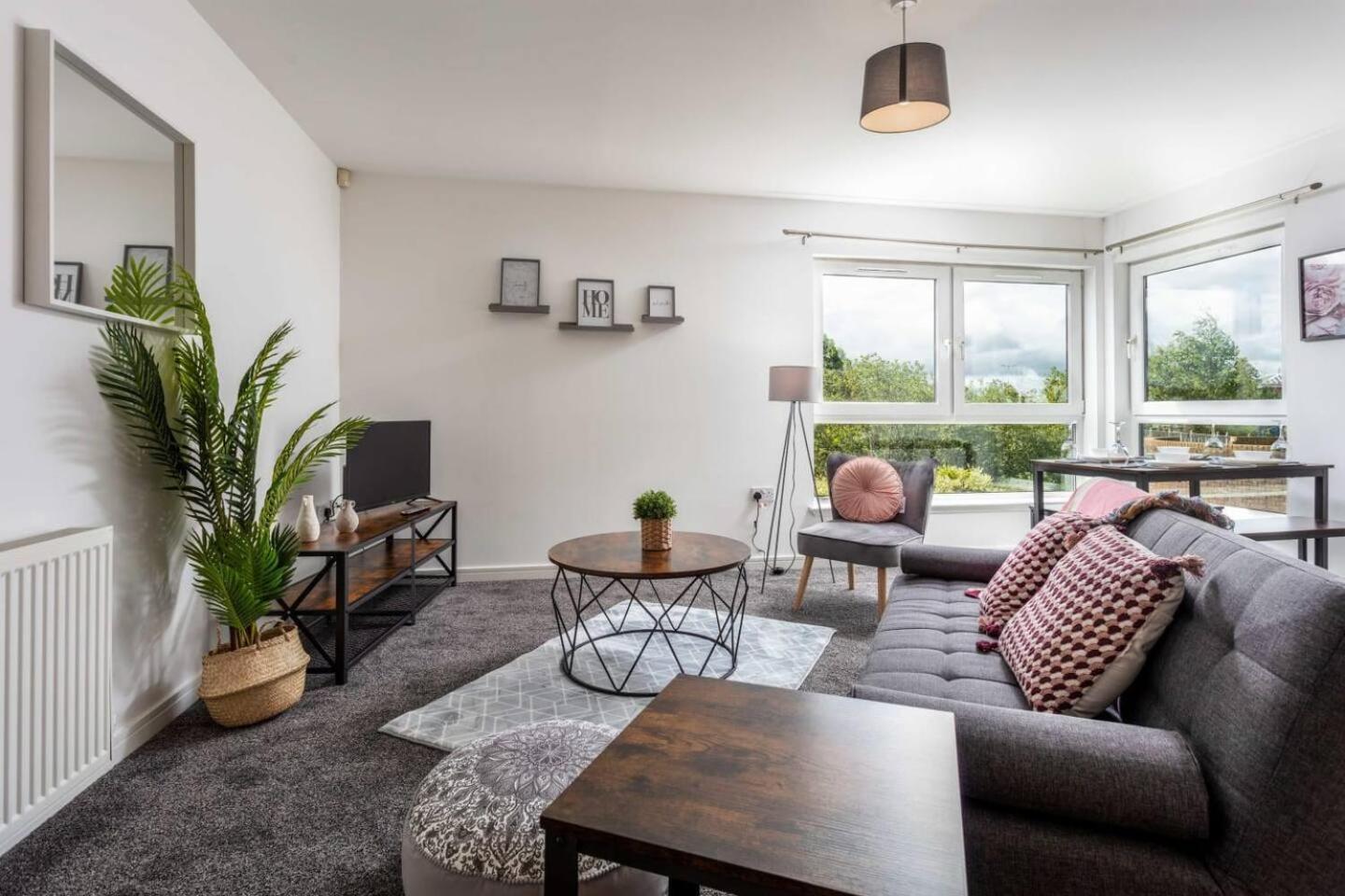 Walker Suite No 60 - Donnini Apartments Kilmarnock Extérieur photo